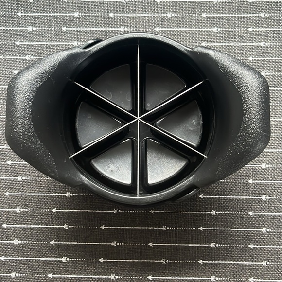 Pampered Chef Veggie Wedger #2417 Vegetable and Citrus Cutter & Apple Slicer - Picture 3 of 5